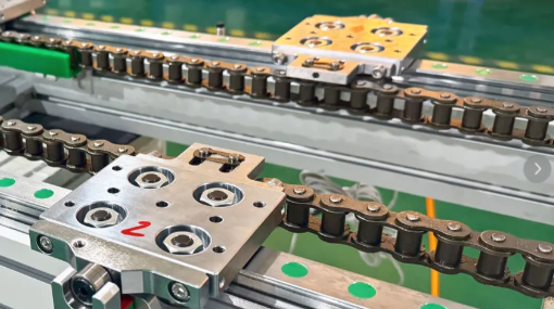 電機(jī)制造廠家如何采用定距鏈條傳動(dòng)輸送機(jī)，實(shí)現(xiàn)效率倍增？