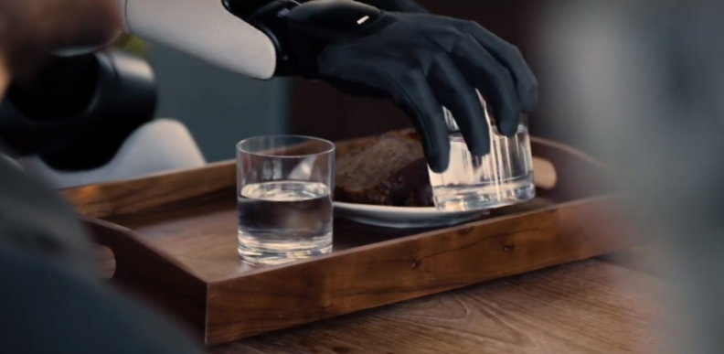 人形機(jī)器人手指關(guān)節(jié)拿杯子