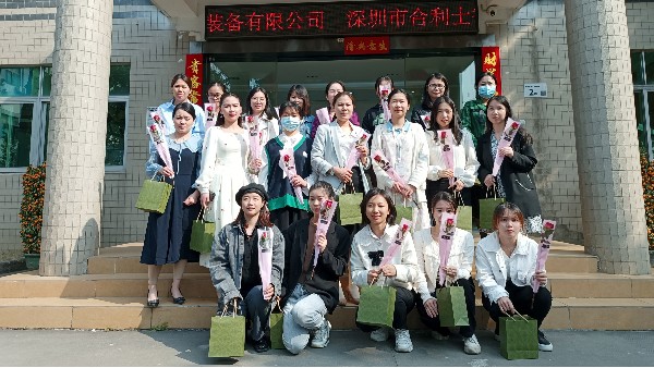 3月8日婦女節(jié)，愿大家顏若桃花，永遠(yuǎn)如十八歲美麗可愛。